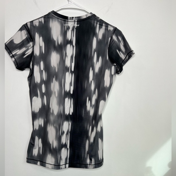 Under Armour Top - Picture 5 of 5
